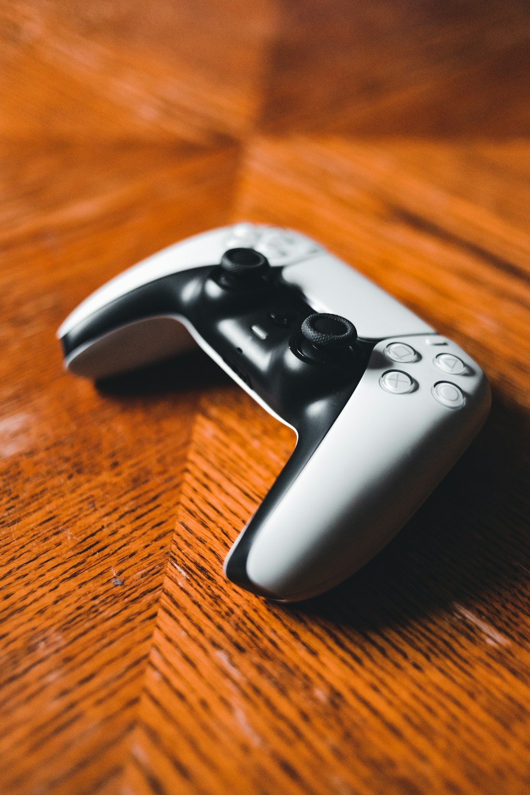 Game controller with dramatic side lighting