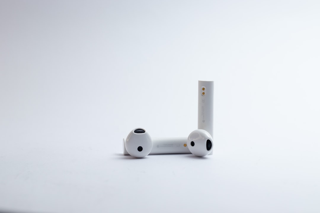 Dua jack audio 2.5mm dan 3.5mm berdampingan