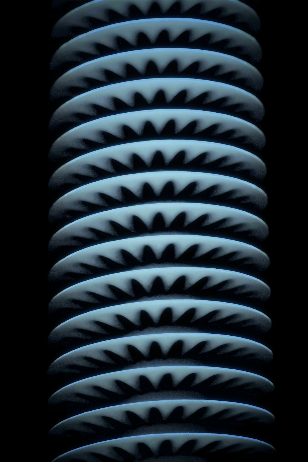 Spiral putih pada kerucut spinner mesin pesawat