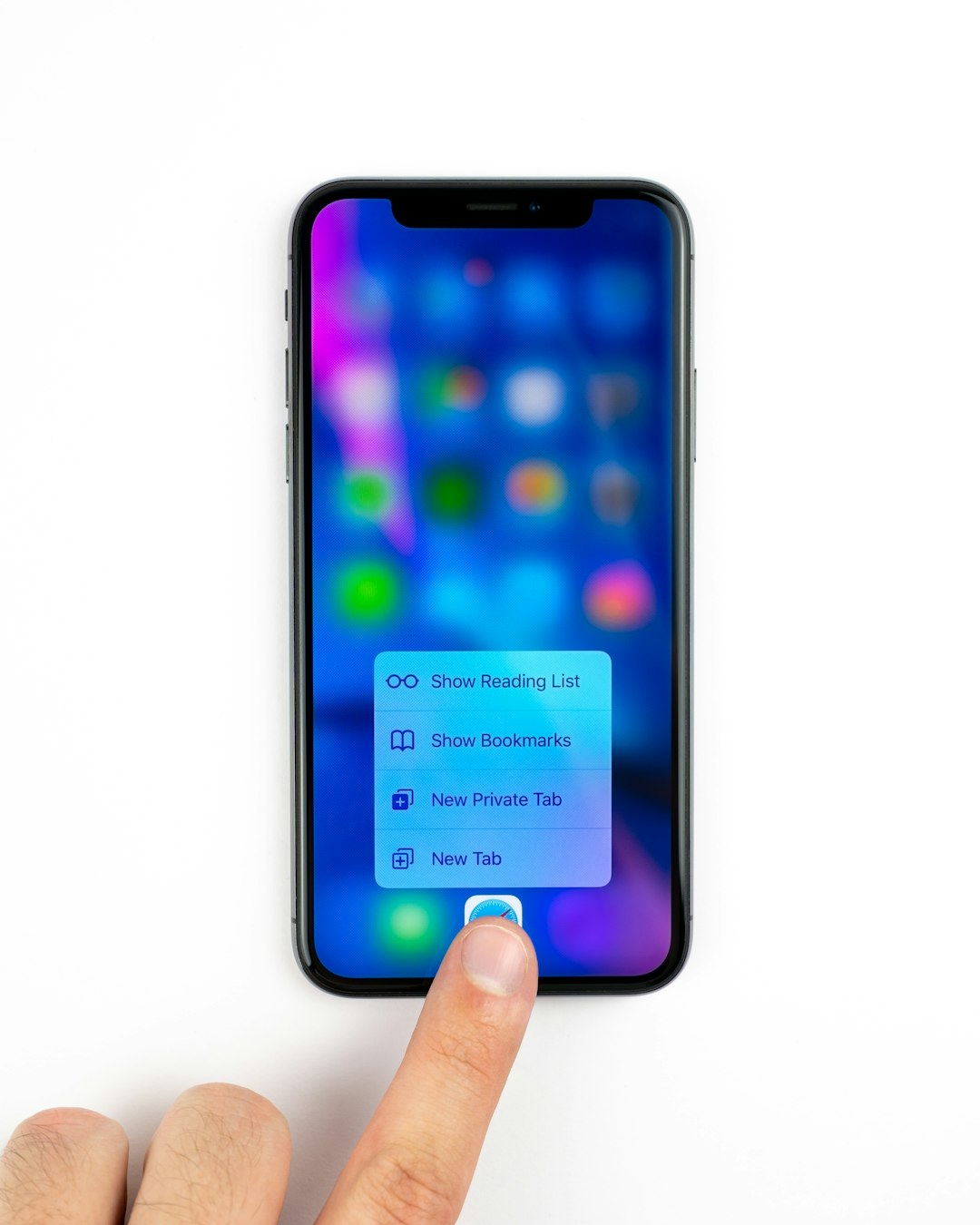 Smartphone menampilkan autentikasi sidik jari passkey