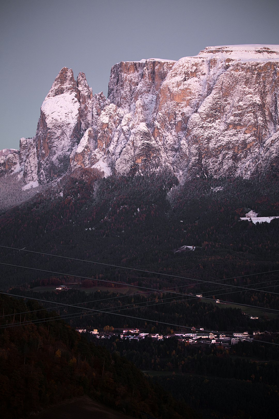 Paisaje europeo de la era glacial al atardecer