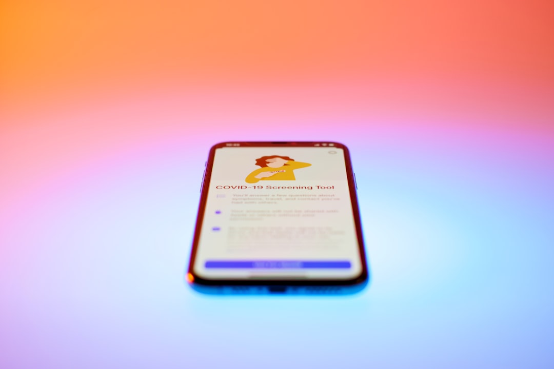 Profil d'influenceur virtuel sur smartphone la nuit