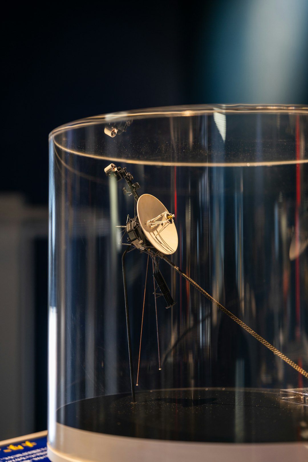Deep space probe scale model with antenna